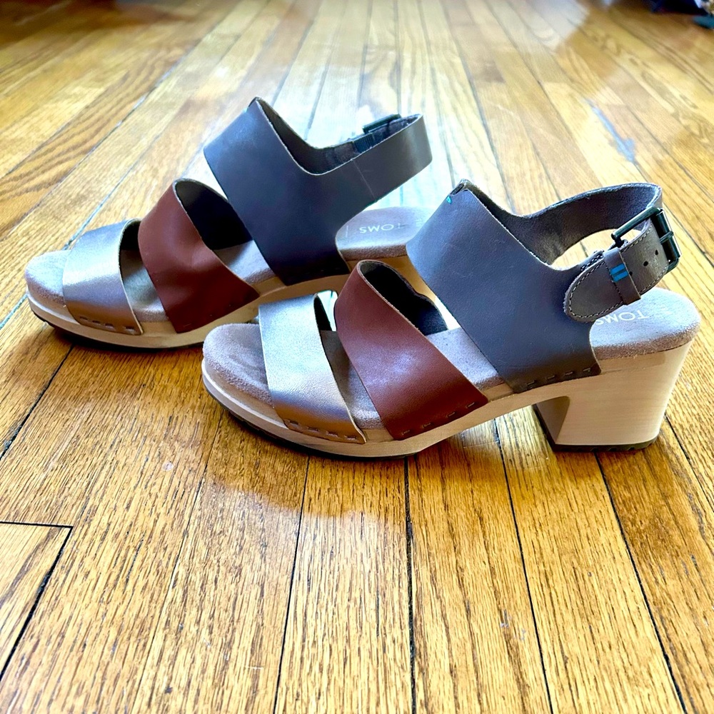Tom’s Three Strap Heeled Sandals, size 8.5